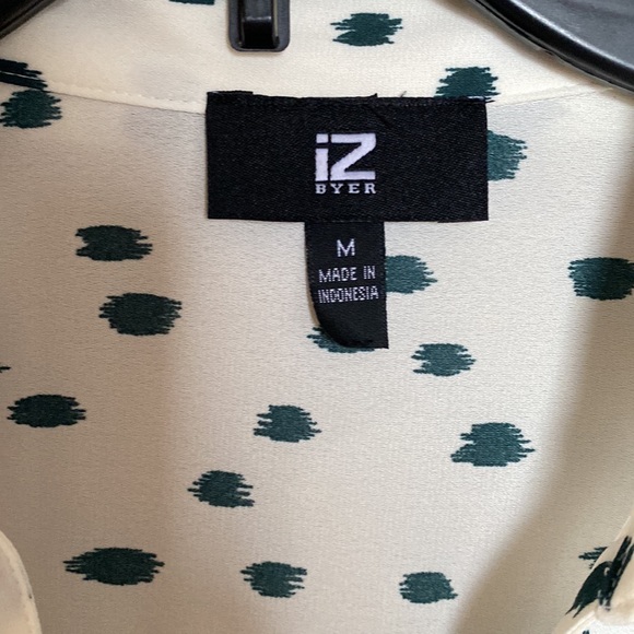 White 3/4th sleeve top with pattern - Picture 3 of 6